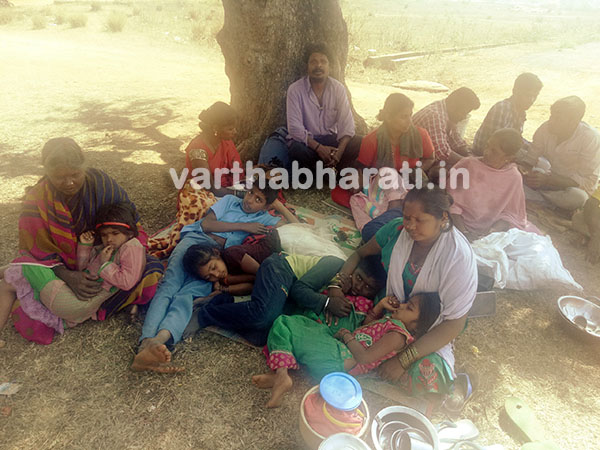 ಹೊರ ದಬ್ಬಿದ ಬಾಡಿಗೆ ಮನೆ ಮಾಲಕ : ಬೀದಿಪಾಲಾದ ಆರು ಕುಟುಂಬಗಳು